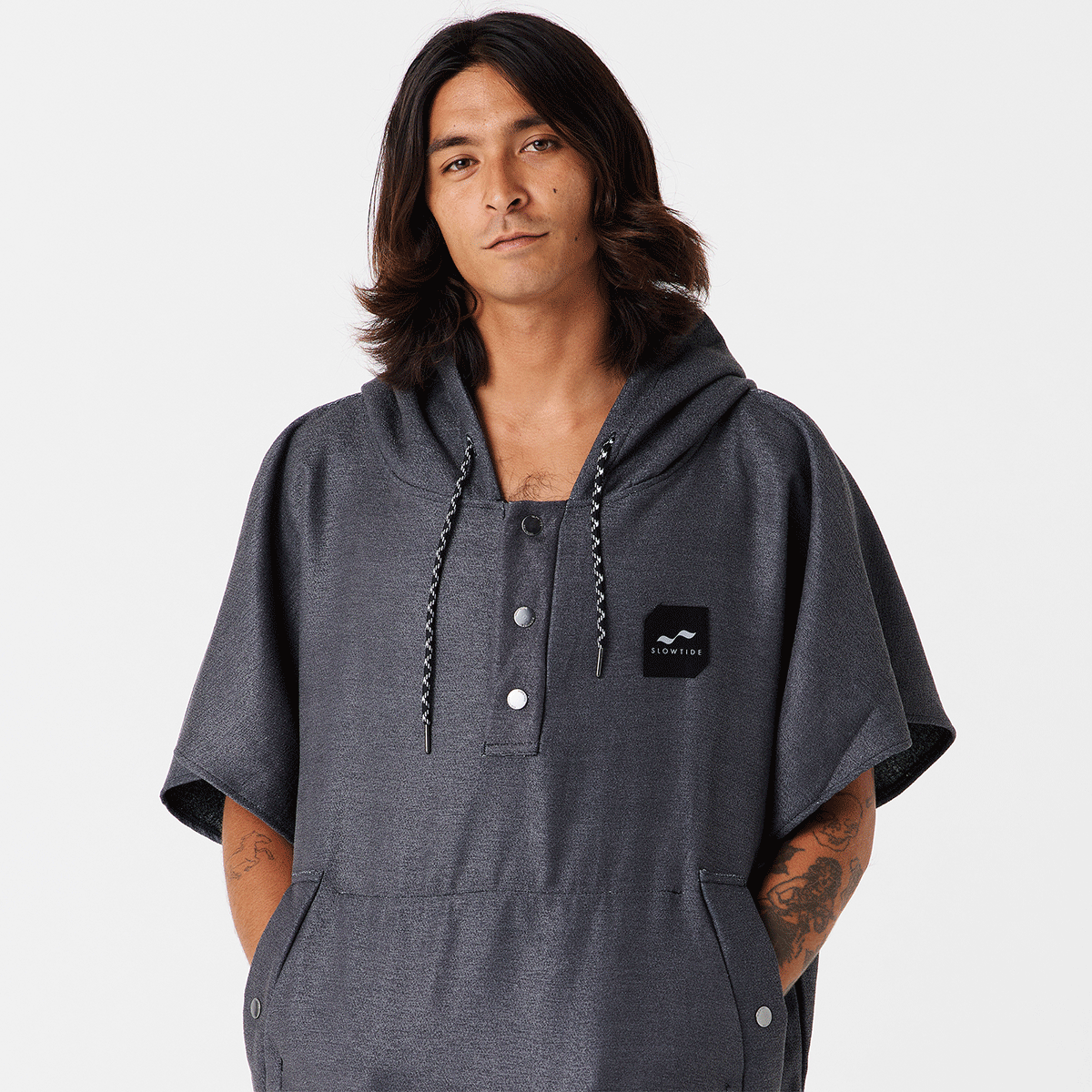Gray recycled changing poncho, short sleeves, chest logo.