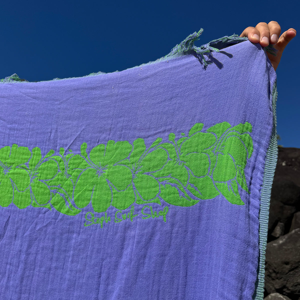 Turkish towel, sand-resistant, green leaf pattern.