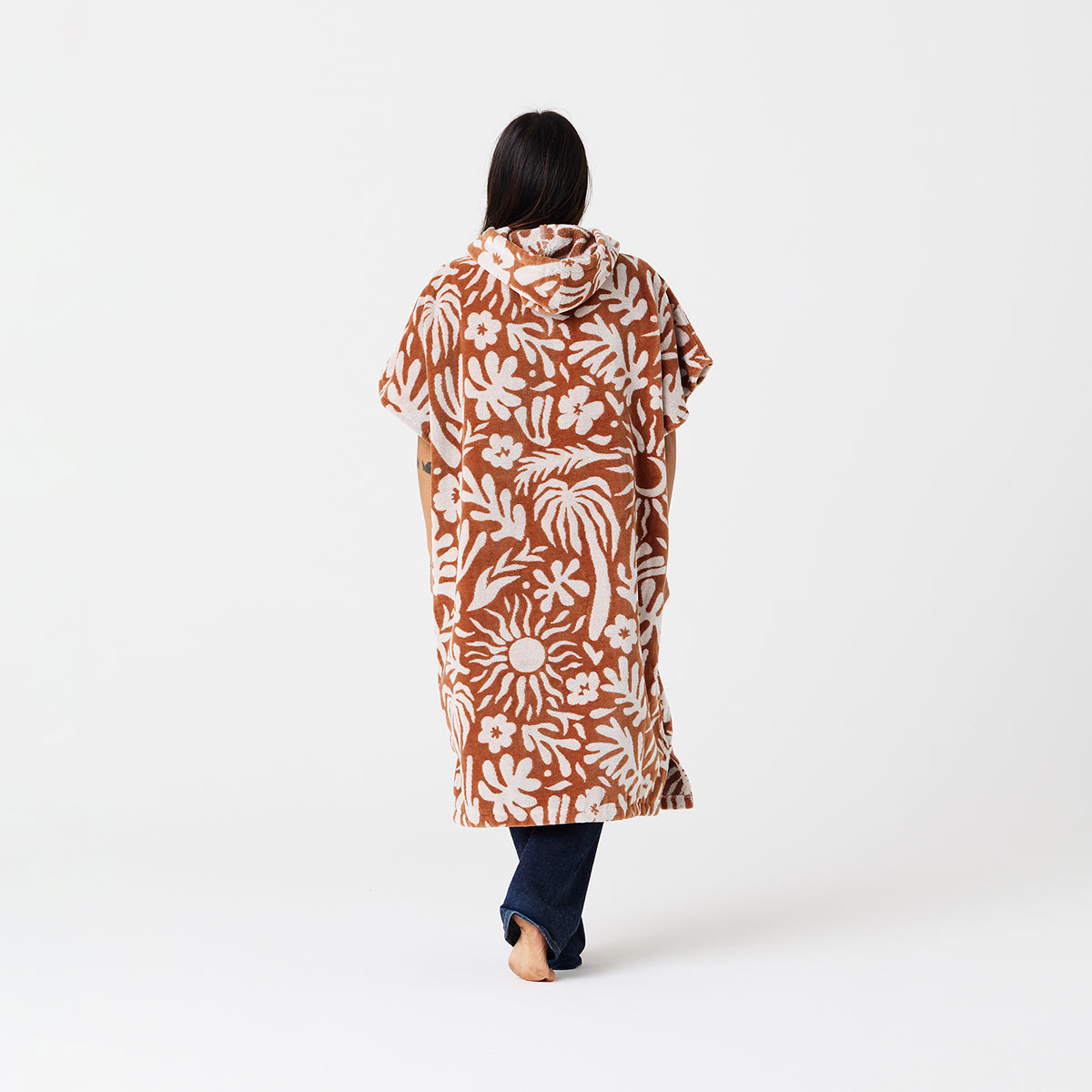Hooded poncho in extra-warm cotton terry with brown and white tropical floral pattern.