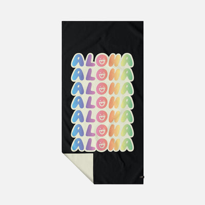 Beach towel, pastel ALOHA print with smiley Os, quick-drying and sand-free.