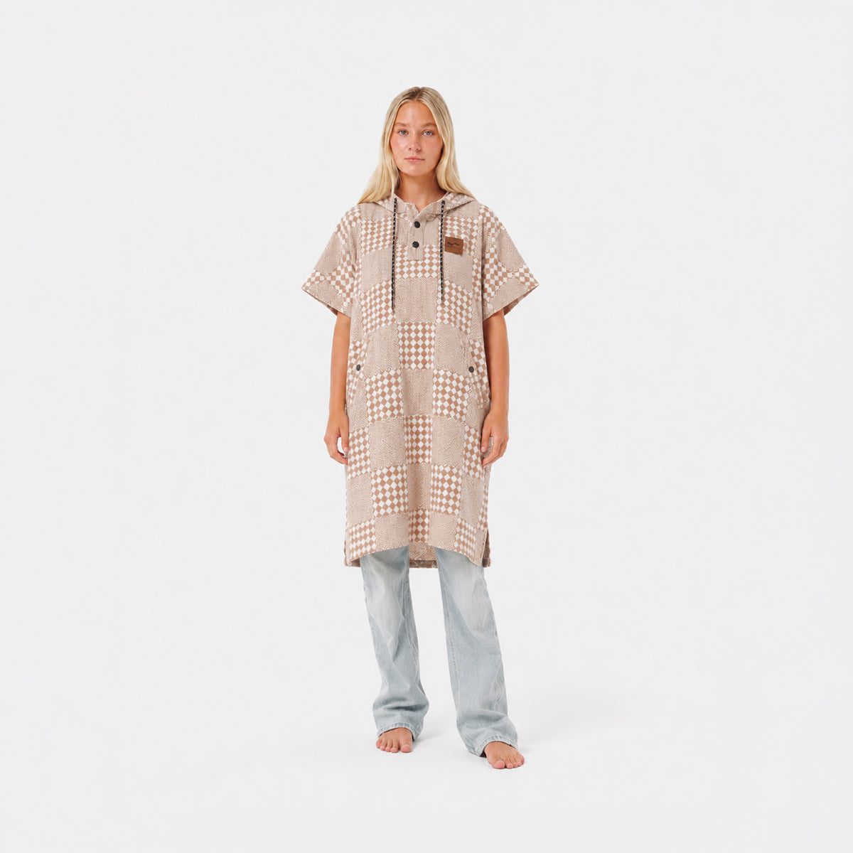 Hooded surf poncho in sustainable cotton with a beige and white checkerboard print.