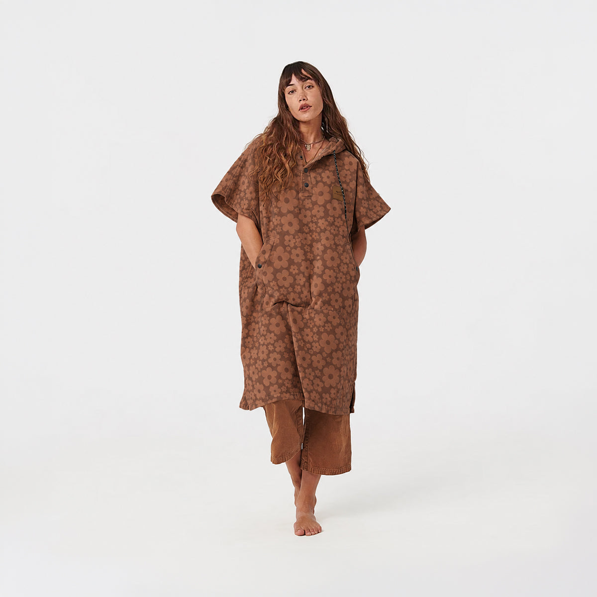 Cotton poncho with brown floral pattern and matching brown pants.