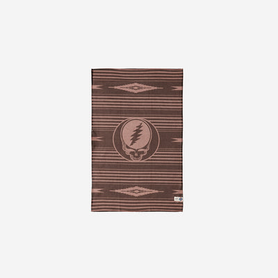 Brown fleece blanket with central skull and lightning bolt design.