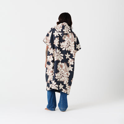Hooded poncho with floral print and quick-dry fabric.