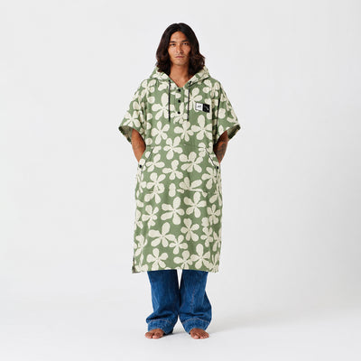 Quick-dry recycled poncho in olive green with white floral pattern.