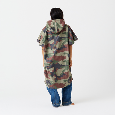 Camouflage sand-resistant quick-dry hooded poncho, short sleeves, back view.