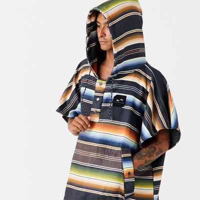 Changing poncho, quick-dry fabric, colorful stripes, front pocket, short sleeves.