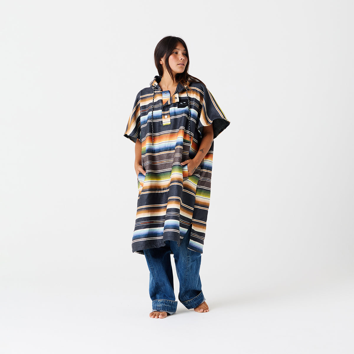 Striped quick-dry changing poncho, sand-resistant fabric, colorful pattern.