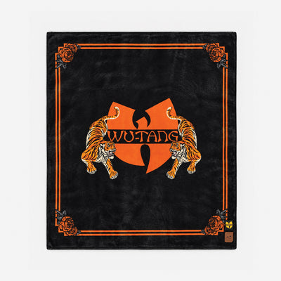 Polar fleece blanket featuring tiger artwork and corner rose motifs.
