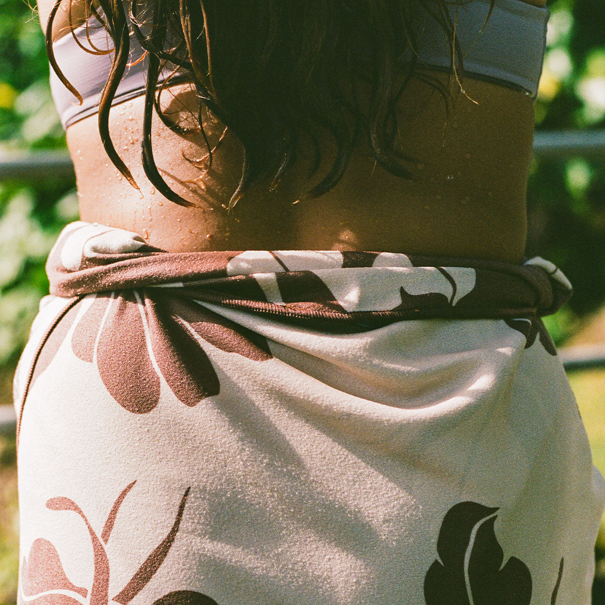 Quick-dry sarong with brown leaf print.