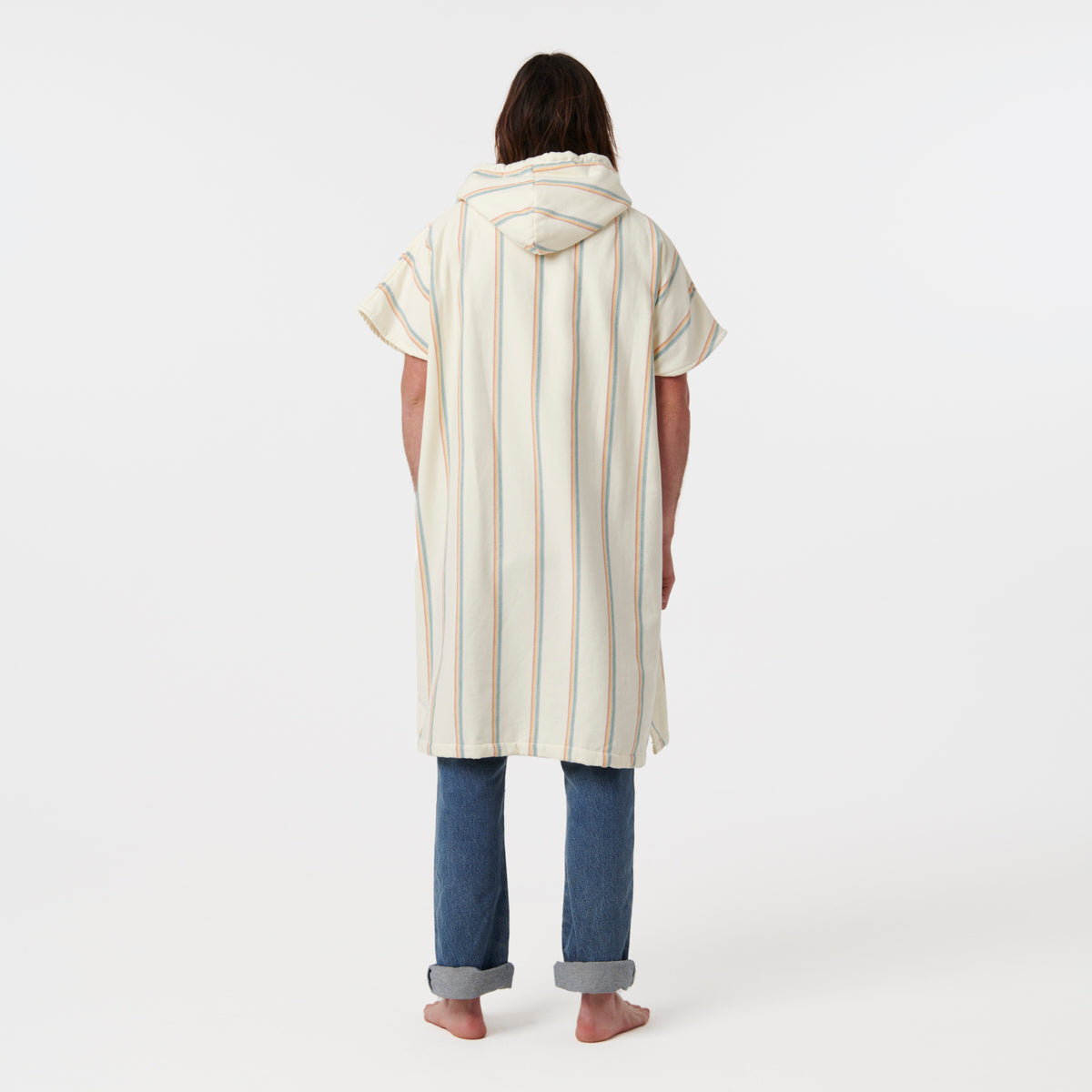 Hooded striped poncho in quick-dry fouta fabric with short sleeves.